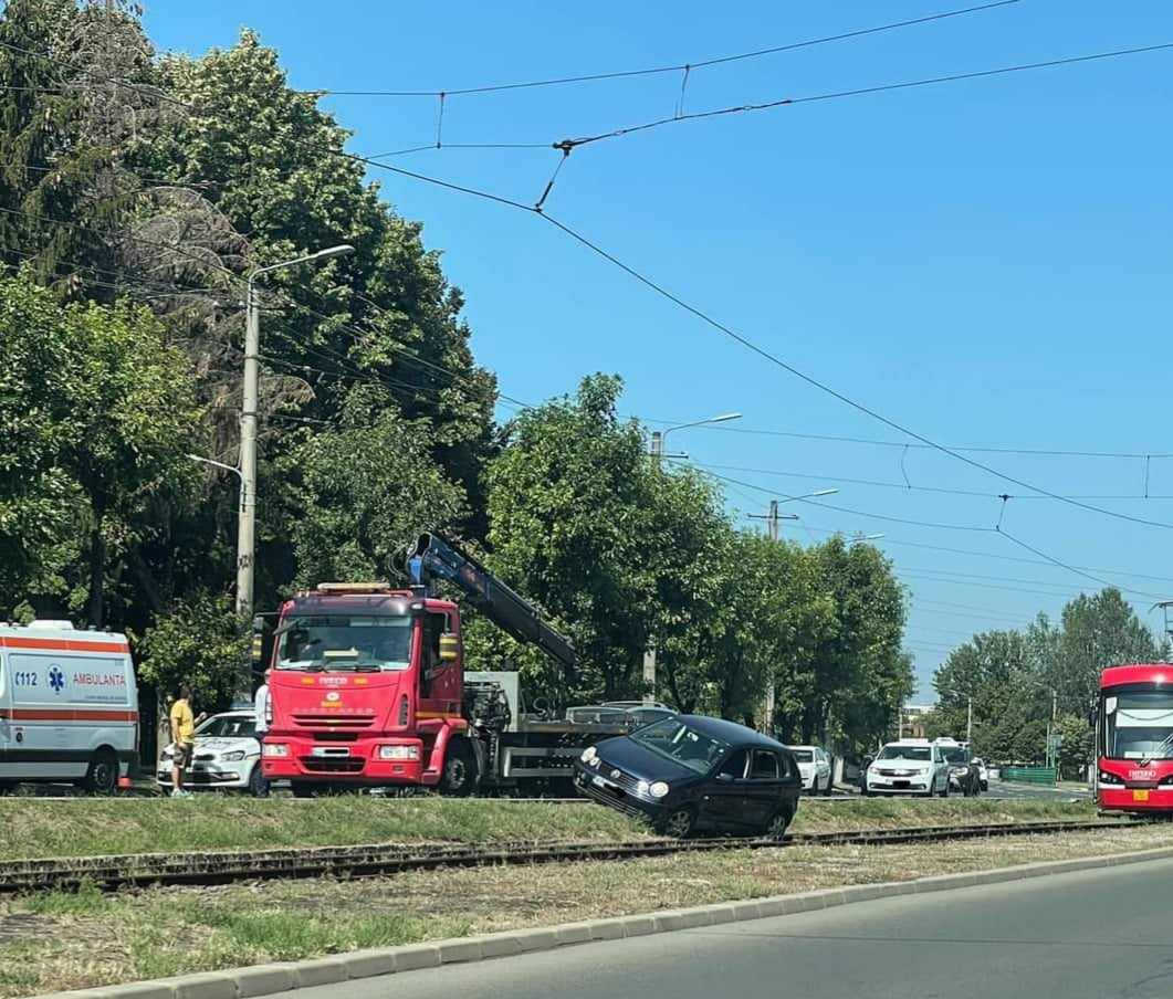 O Ma In A S Rit Pe Liniile De Tramvai De Pe Bulevardul Nicolae